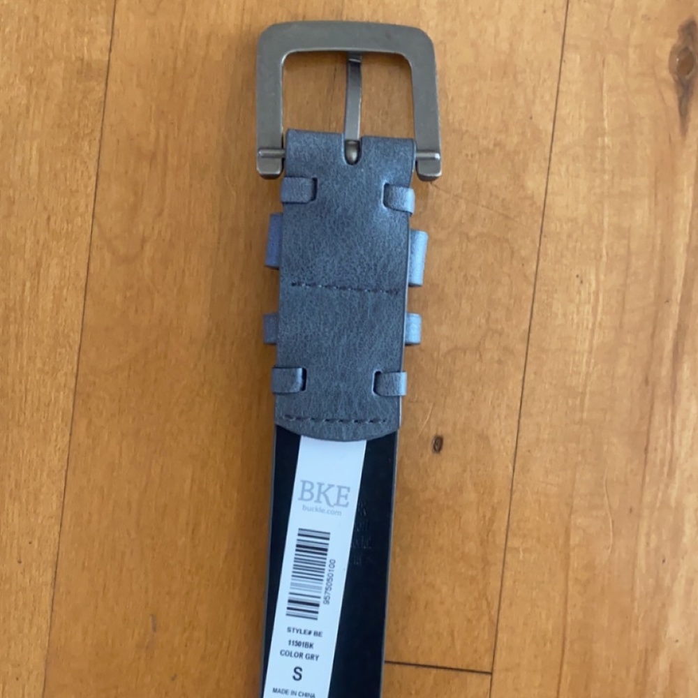 Buckle BKE Gray Leather Belt with Gunmetal Buckle